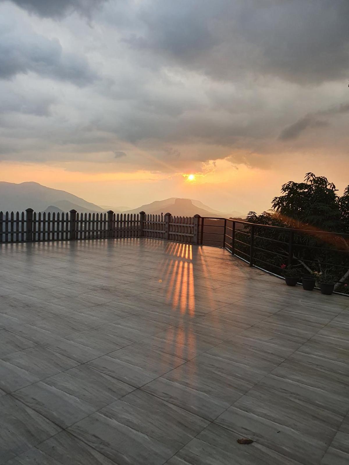 Serenity Valley Ambuluwawa Resort Канди Экстерьер фото